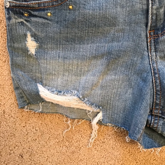 Almost Famous Distressed Denim Shorts Womens Size 7 High Rise Cut Offs - Picture 5 of 16